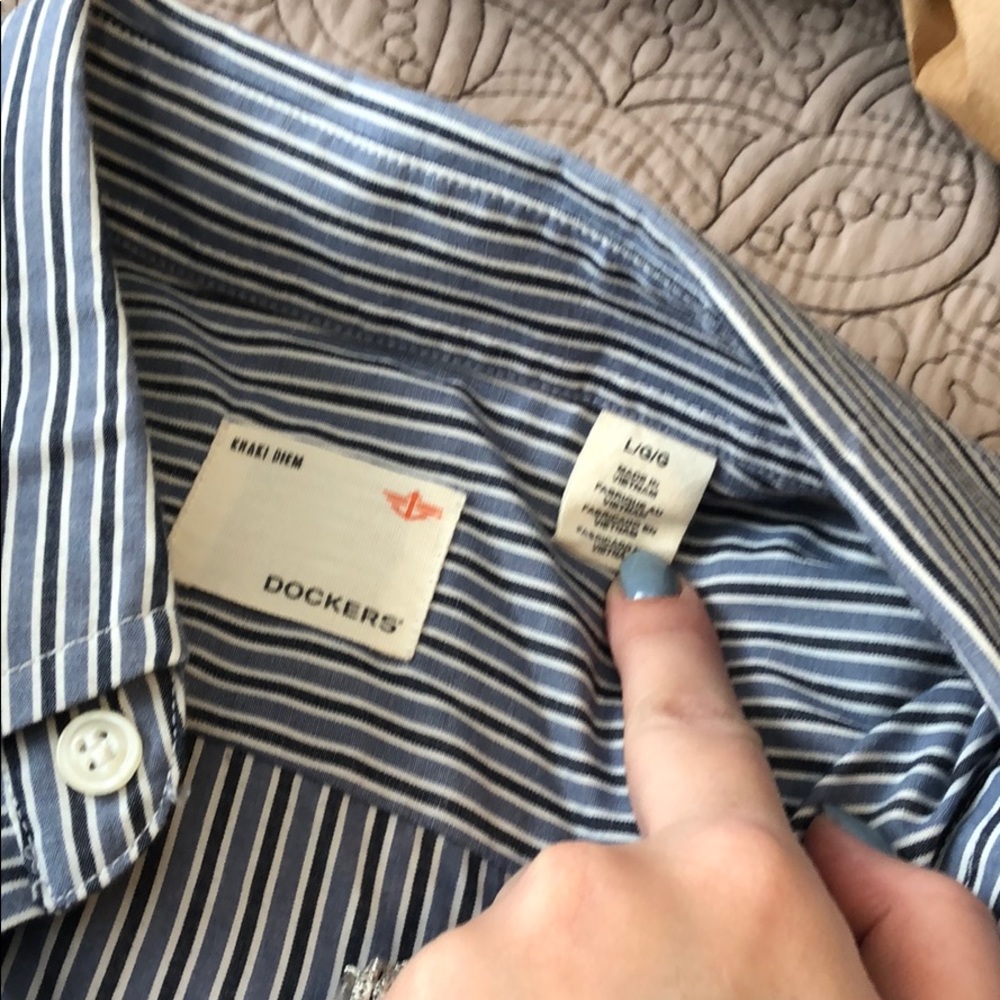 Button down - Picture 3 of 3